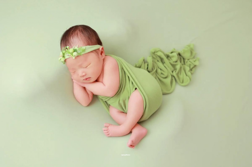 临沂宝宝趴着睡是积食吗